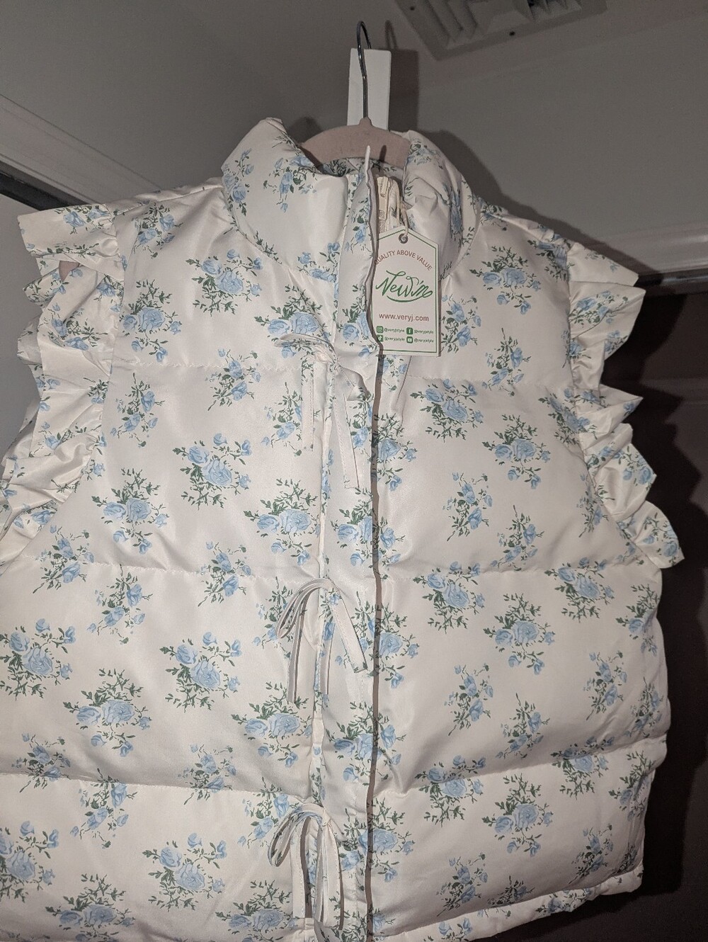Women's Cream Floral Puffer Vest with Ruffle Trim - NWT, Large